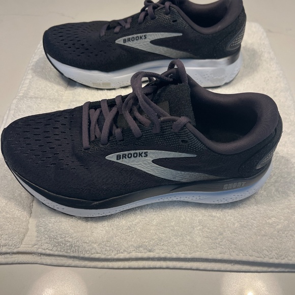 Brooks Women’s Ghost  16 running shoes - Picture 4 of 7